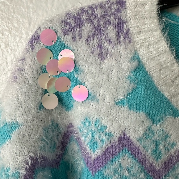 33 DEGREES Fuzzy Holiday Snowflakes Reindeer Large Scoop Crew Sweater BNWT - Picture 6 of 9